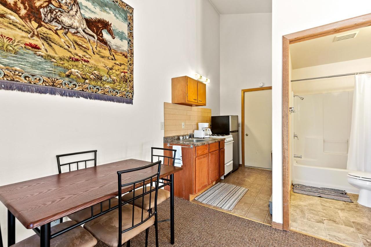 Harney Camp Cabins Хилл-Сити Экстерьер фото